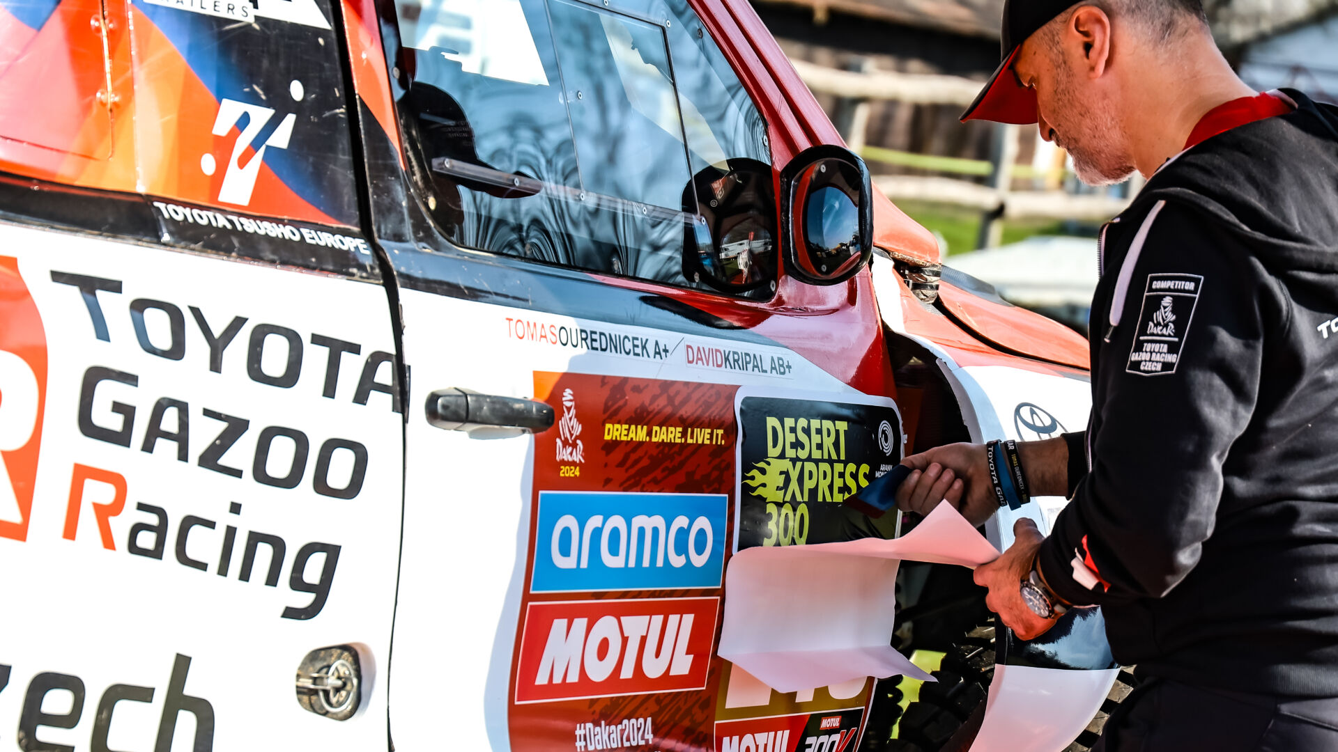 Z Dakaru rovnou do maďarské pouště pro stříbro