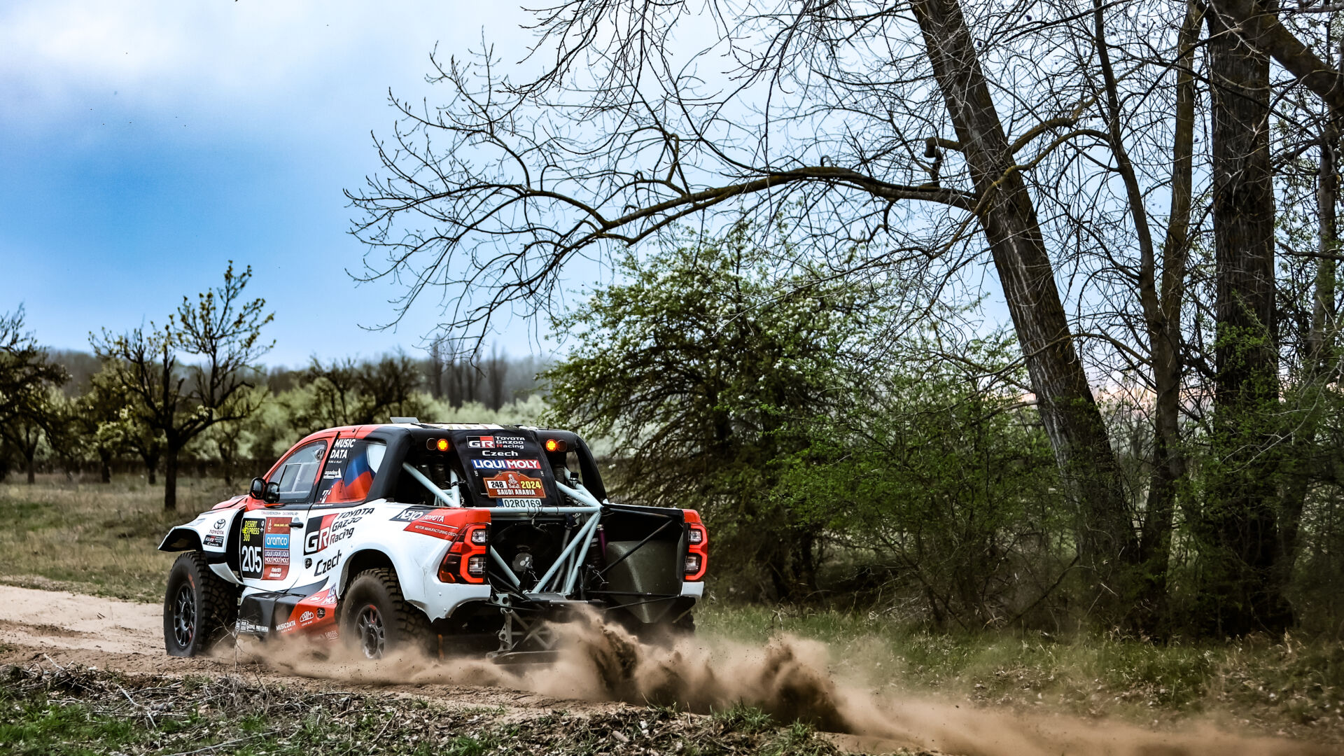 Z Dakaru rovnou do maďarské pouště pro stříbro