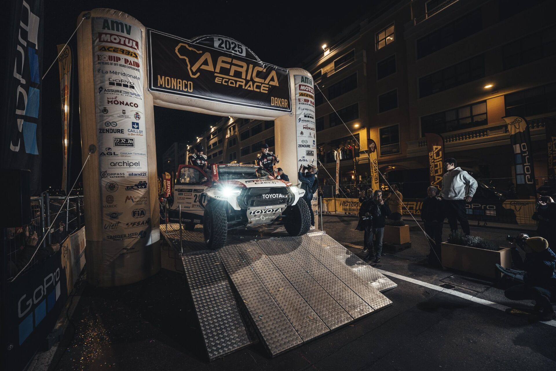 Africa Eco Race 2025: Slavnostní start v Monaku Africa Eco Race 2025: Slavnostní start v Monaku